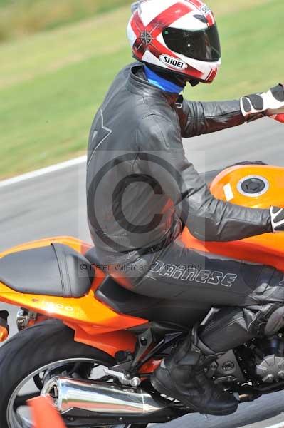 Motorcycle action photographs;Trackday digital images;event digital images;eventdigitalimages;no limits trackday;peter wileman photography;snetterton;snetterton circuit norfolk;snetterton photographs;trackday;trackday photos