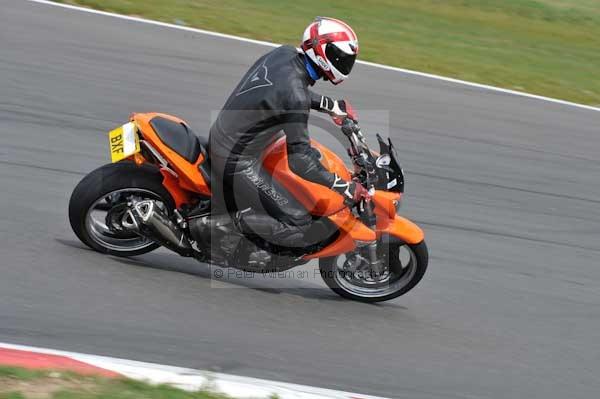 Motorcycle action photographs;Trackday digital images;event digital images;eventdigitalimages;no limits trackday;peter wileman photography;snetterton;snetterton circuit norfolk;snetterton photographs;trackday;trackday photos
