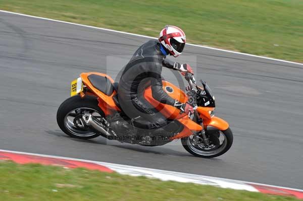 Motorcycle action photographs;Trackday digital images;event digital images;eventdigitalimages;no limits trackday;peter wileman photography;snetterton;snetterton circuit norfolk;snetterton photographs;trackday;trackday photos