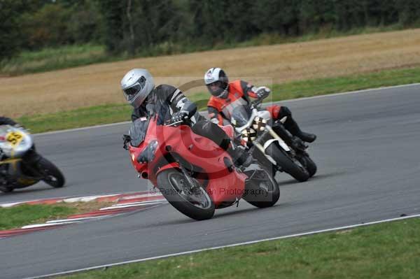 Motorcycle action photographs;Trackday digital images;event digital images;eventdigitalimages;no limits trackday;peter wileman photography;snetterton;snetterton circuit norfolk;snetterton photographs;trackday;trackday photos