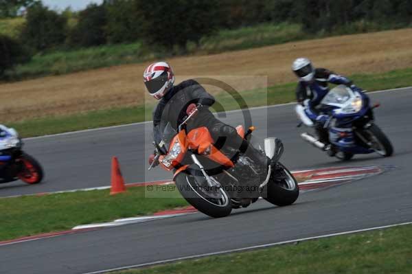 Motorcycle action photographs;Trackday digital images;event digital images;eventdigitalimages;no limits trackday;peter wileman photography;snetterton;snetterton circuit norfolk;snetterton photographs;trackday;trackday photos