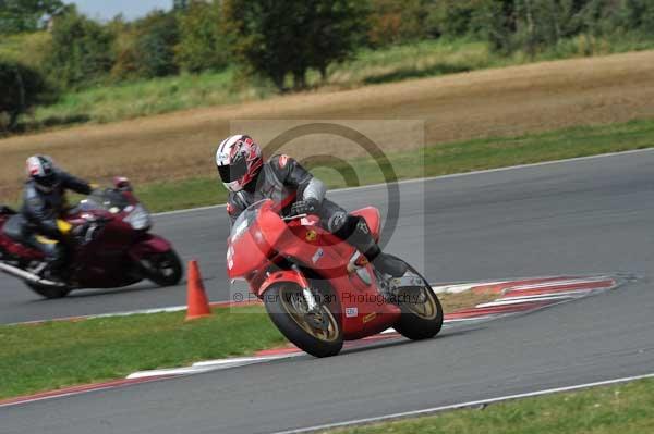 Motorcycle action photographs;Trackday digital images;event digital images;eventdigitalimages;no limits trackday;peter wileman photography;snetterton;snetterton circuit norfolk;snetterton photographs;trackday;trackday photos