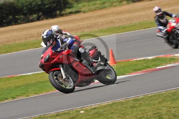 Motorcycle action photographs;Trackday digital images;event digital images;eventdigitalimages;no limits trackday;peter wileman photography;snetterton;snetterton circuit norfolk;snetterton photographs;trackday;trackday photos