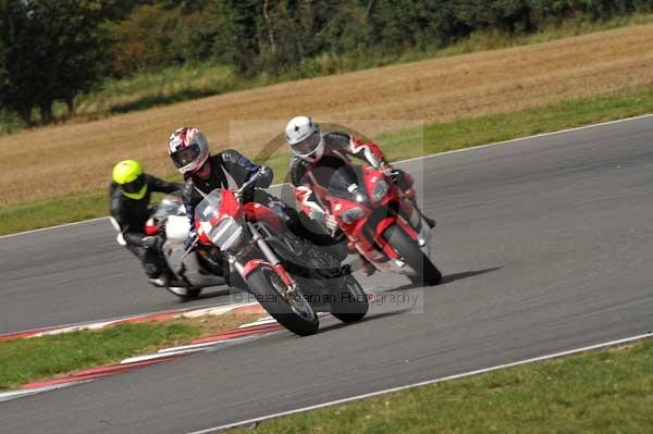 Motorcycle action photographs;Trackday digital images;event digital images;eventdigitalimages;no limits trackday;peter wileman photography;snetterton;snetterton circuit norfolk;snetterton photographs;trackday;trackday photos
