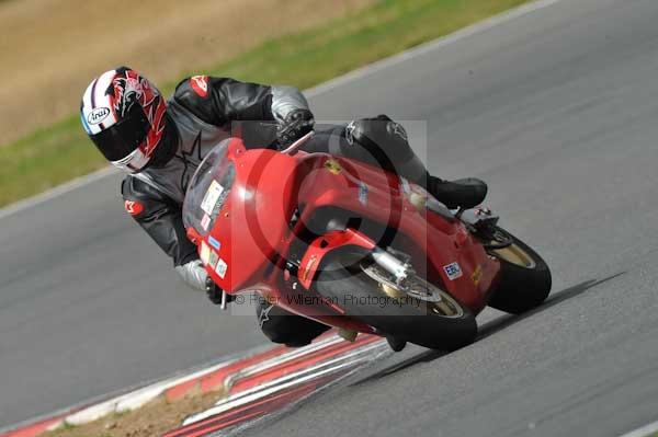 Motorcycle action photographs;Trackday digital images;event digital images;eventdigitalimages;no limits trackday;peter wileman photography;snetterton;snetterton circuit norfolk;snetterton photographs;trackday;trackday photos