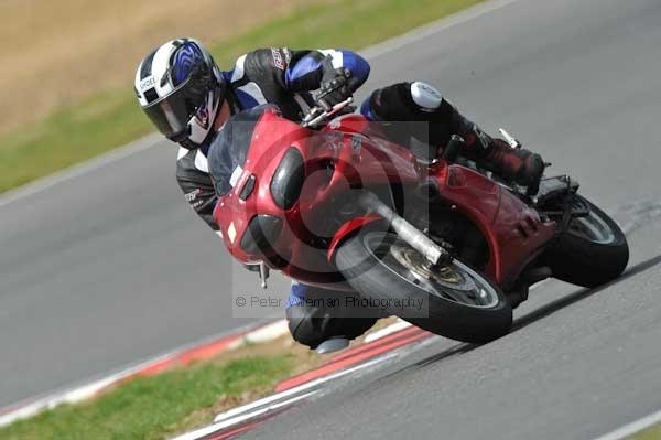 Motorcycle action photographs;Trackday digital images;event digital images;eventdigitalimages;no limits trackday;peter wileman photography;snetterton;snetterton circuit norfolk;snetterton photographs;trackday;trackday photos