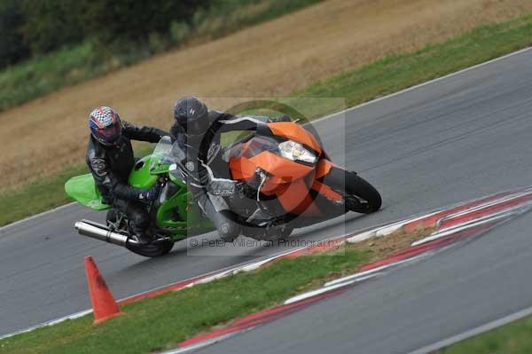 Motorcycle action photographs;Trackday digital images;event digital images;eventdigitalimages;no limits trackday;peter wileman photography;snetterton;snetterton circuit norfolk;snetterton photographs;trackday;trackday photos