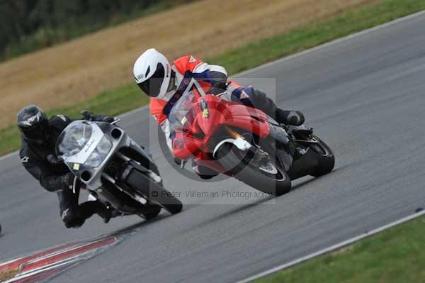 Motorcycle action photographs;Trackday digital images;event digital images;eventdigitalimages;no limits trackday;peter wileman photography;snetterton;snetterton circuit norfolk;snetterton photographs;trackday;trackday photos
