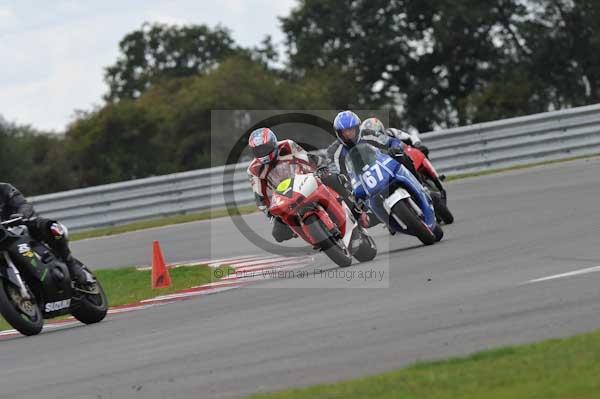 Motorcycle action photographs;Trackday digital images;event digital images;eventdigitalimages;no limits trackday;peter wileman photography;snetterton;snetterton circuit norfolk;snetterton photographs;trackday;trackday photos