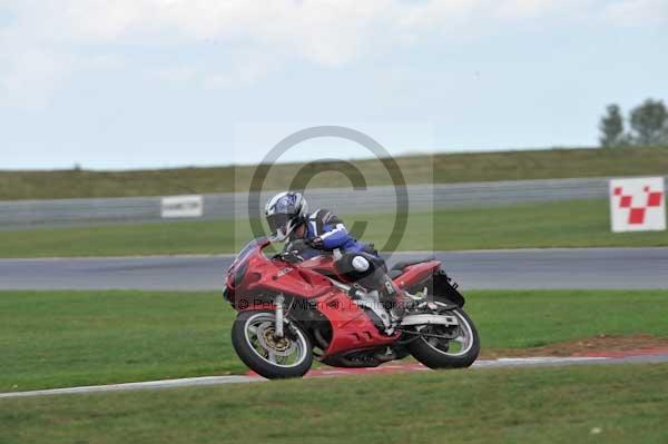 Motorcycle action photographs;Trackday digital images;event digital images;eventdigitalimages;no limits trackday;peter wileman photography;snetterton;snetterton circuit norfolk;snetterton photographs;trackday;trackday photos