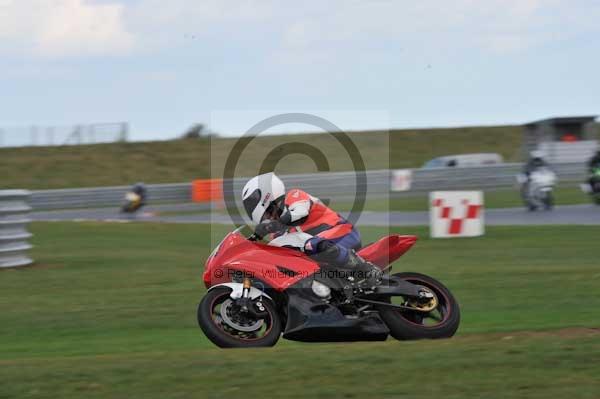 Motorcycle action photographs;Trackday digital images;event digital images;eventdigitalimages;no limits trackday;peter wileman photography;snetterton;snetterton circuit norfolk;snetterton photographs;trackday;trackday photos