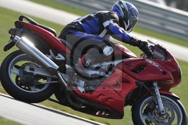 Motorcycle action photographs;Trackday digital images;event digital images;eventdigitalimages;no limits trackday;peter wileman photography;snetterton;snetterton circuit norfolk;snetterton photographs;trackday;trackday photos