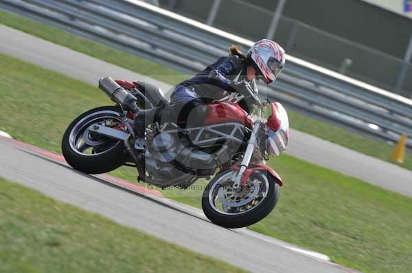 Motorcycle action photographs;Trackday digital images;event digital images;eventdigitalimages;no limits trackday;peter wileman photography;snetterton;snetterton circuit norfolk;snetterton photographs;trackday;trackday photos