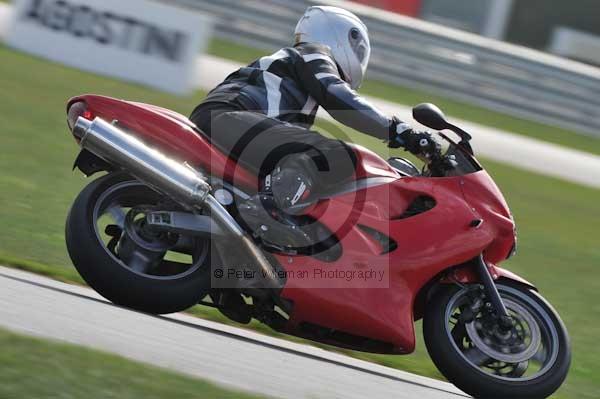 Motorcycle action photographs;Trackday digital images;event digital images;eventdigitalimages;no limits trackday;peter wileman photography;snetterton;snetterton circuit norfolk;snetterton photographs;trackday;trackday photos