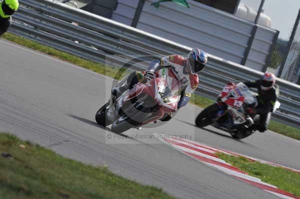 Motorcycle action photographs;Trackday digital images;event digital images;eventdigitalimages;no limits trackday;peter wileman photography;snetterton;snetterton circuit norfolk;snetterton photographs;trackday;trackday photos