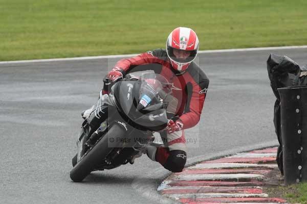 Motorcycle action photographs;Trackday digital images;event digital images;eventdigitalimages;no limits trackday;oulton park;oulton park circuit cheshire;oulton park photographs;peter wileman photography;trackday;trackday photos