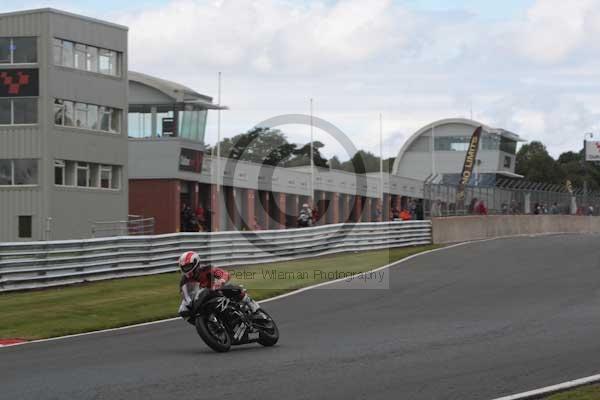 Motorcycle action photographs;Trackday digital images;event digital images;eventdigitalimages;no limits trackday;oulton park;oulton park circuit cheshire;oulton park photographs;peter wileman photography;trackday;trackday photos