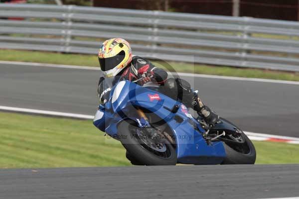 Motorcycle action photographs;Trackday digital images;event digital images;eventdigitalimages;no limits trackday;oulton park;oulton park circuit cheshire;oulton park photographs;peter wileman photography;trackday;trackday photos