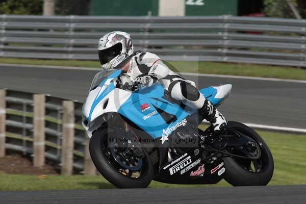 Motorcycle action photographs;Trackday digital images;event digital images;eventdigitalimages;no limits trackday;oulton park;oulton park circuit cheshire;oulton park photographs;peter wileman photography;trackday;trackday photos