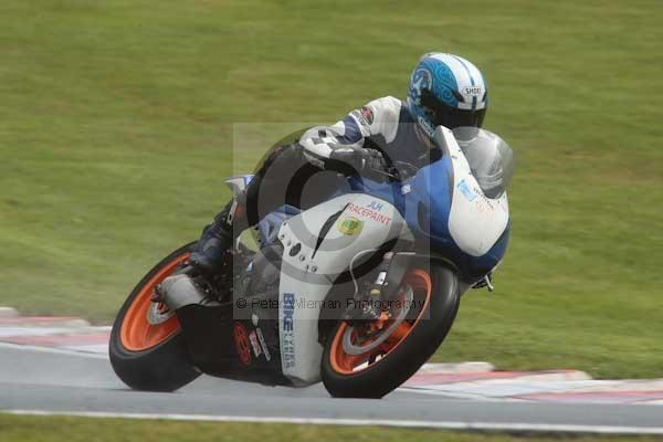 Motorcycle action photographs;Trackday digital images;event digital images;eventdigitalimages;no limits trackday;oulton park;oulton park circuit cheshire;oulton park photographs;peter wileman photography;trackday;trackday photos