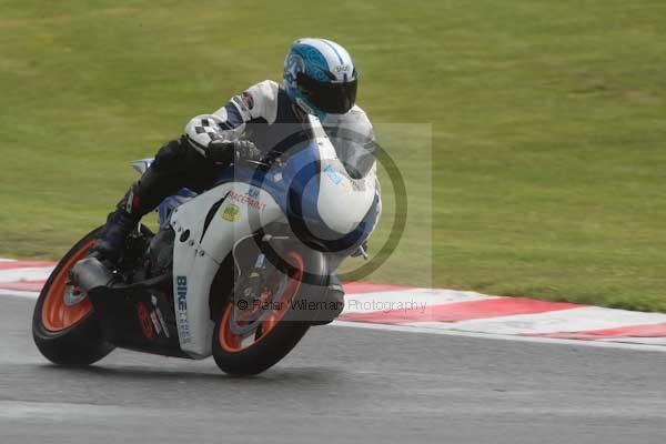 Motorcycle action photographs;Trackday digital images;event digital images;eventdigitalimages;no limits trackday;oulton park;oulton park circuit cheshire;oulton park photographs;peter wileman photography;trackday;trackday photos