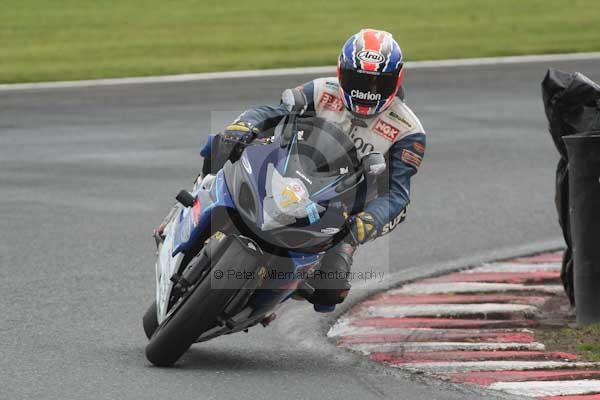 Motorcycle action photographs;Trackday digital images;event digital images;eventdigitalimages;no limits trackday;oulton park;oulton park circuit cheshire;oulton park photographs;peter wileman photography;trackday;trackday photos