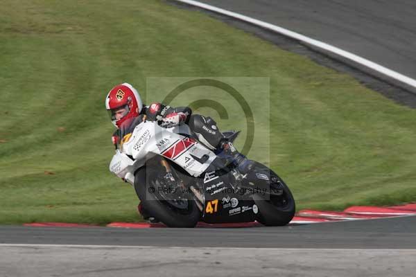 Motorcycle action photographs;Trackday digital images;event digital images;eventdigitalimages;no limits trackday;oulton park;oulton park circuit cheshire;oulton park photographs;peter wileman photography;trackday;trackday photos