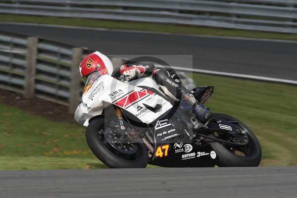 Motorcycle action photographs;Trackday digital images;event digital images;eventdigitalimages;no limits trackday;oulton park;oulton park circuit cheshire;oulton park photographs;peter wileman photography;trackday;trackday photos