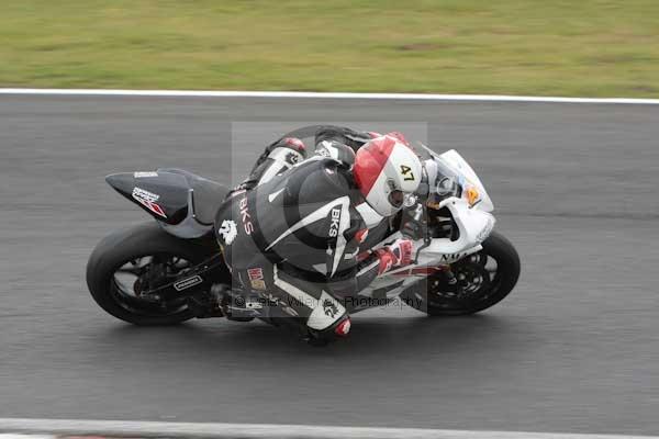 Motorcycle action photographs;Trackday digital images;event digital images;eventdigitalimages;no limits trackday;oulton park;oulton park circuit cheshire;oulton park photographs;peter wileman photography;trackday;trackday photos