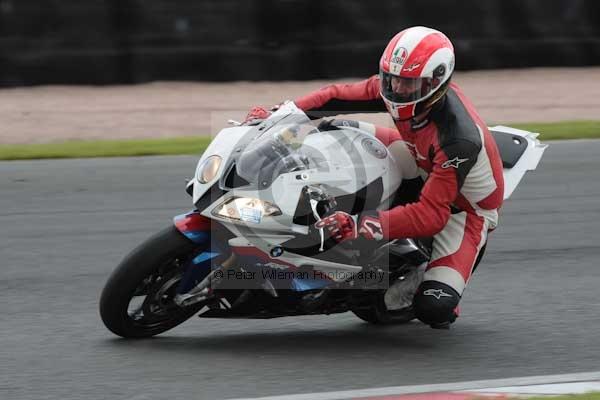 Motorcycle action photographs;Trackday digital images;event digital images;eventdigitalimages;no limits trackday;oulton park;oulton park circuit cheshire;oulton park photographs;peter wileman photography;trackday;trackday photos