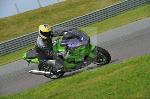 Motorcycle action photographs;Trackday digital images;Ty croes;anglesey;anglesey photographs;event digital images;eventdigitalimages;no limits trackday;peter wileman photography;trac mon;trackday;trackday photos
