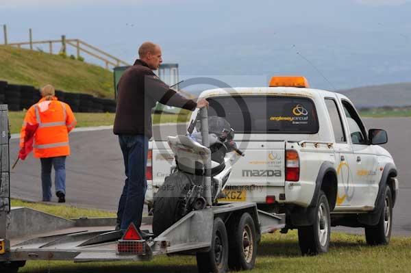 Motorcycle action photographs;Trackday digital images;Ty croes;anglesey;anglesey photographs;event digital images;eventdigitalimages;no limits trackday;peter wileman photography;trac mon;trackday;trackday photos