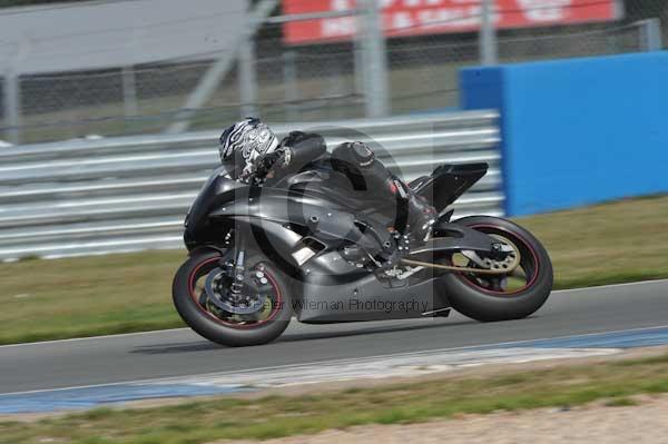 Motorcycle action photographs;Trackday digital images;donington;donington park leicestershire;donington photographs;event digital images;eventdigitalimages;no limits trackday;peter wileman photography;trackday;trackday photos
