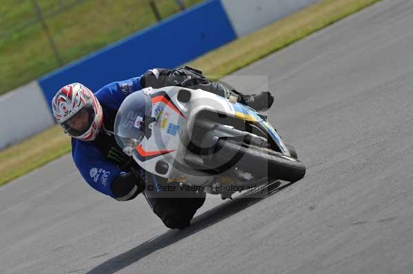 Motorcycle action photographs;Trackday digital images;donington;donington park leicestershire;donington photographs;event digital images;eventdigitalimages;no limits trackday;peter wileman photography;trackday;trackday photos