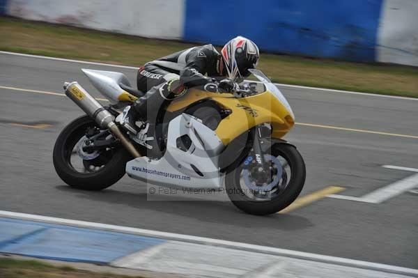 Motorcycle action photographs;Trackday digital images;donington;donington park leicestershire;donington photographs;event digital images;eventdigitalimages;no limits trackday;peter wileman photography;trackday;trackday photos