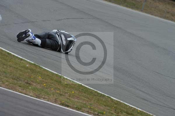 Motorcycle action photographs;Trackday digital images;donington;donington park leicestershire;donington photographs;event digital images;eventdigitalimages;no limits trackday;peter wileman photography;trackday;trackday photos