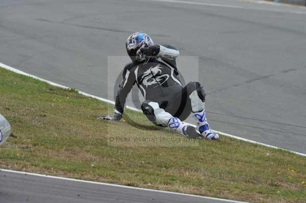 Motorcycle action photographs;Trackday digital images;donington;donington park leicestershire;donington photographs;event digital images;eventdigitalimages;no limits trackday;peter wileman photography;trackday;trackday photos