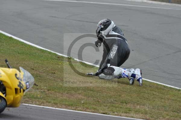 Motorcycle action photographs;Trackday digital images;donington;donington park leicestershire;donington photographs;event digital images;eventdigitalimages;no limits trackday;peter wileman photography;trackday;trackday photos