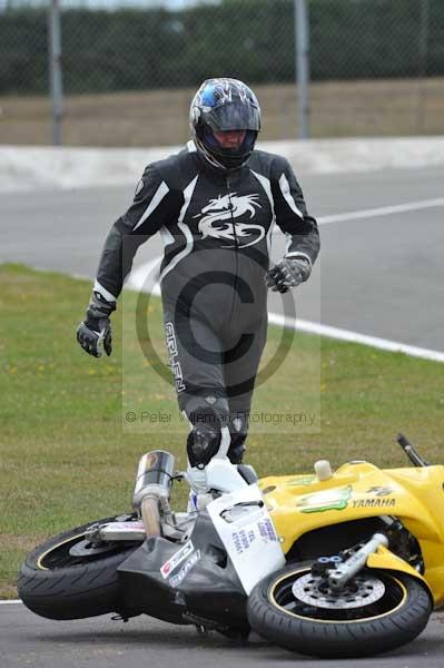 Motorcycle action photographs;Trackday digital images;donington;donington park leicestershire;donington photographs;event digital images;eventdigitalimages;no limits trackday;peter wileman photography;trackday;trackday photos