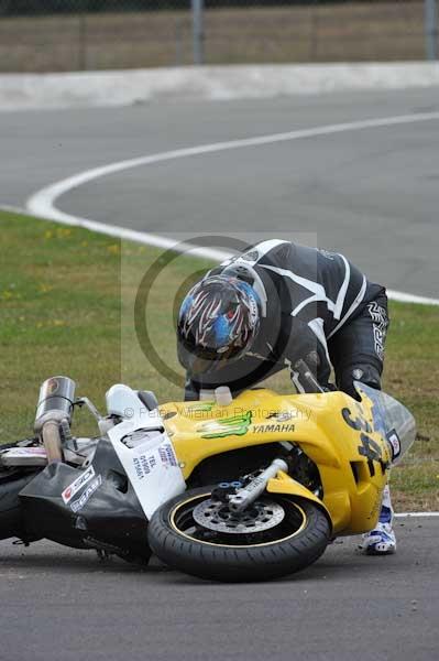 Motorcycle action photographs;Trackday digital images;donington;donington park leicestershire;donington photographs;event digital images;eventdigitalimages;no limits trackday;peter wileman photography;trackday;trackday photos