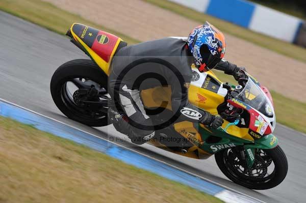 Motorcycle action photographs;Trackday digital images;donington;donington park leicestershire;donington photographs;event digital images;eventdigitalimages;no limits trackday;peter wileman photography;trackday;trackday photos