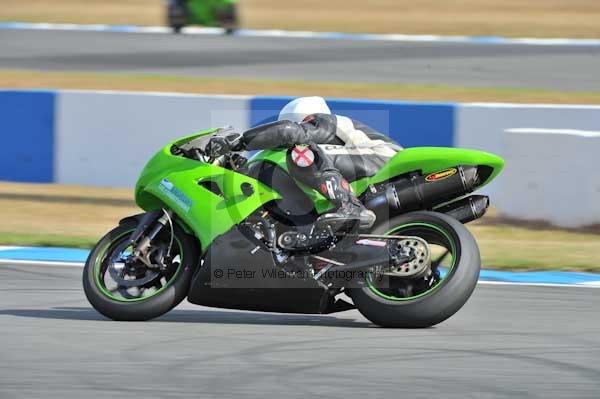 Motorcycle action photographs;Trackday digital images;donington;donington park leicestershire;donington photographs;event digital images;eventdigitalimages;no limits trackday;peter wileman photography;trackday;trackday photos