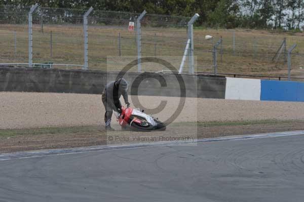 Motorcycle action photographs;Trackday digital images;donington;donington park leicestershire;donington photographs;event digital images;eventdigitalimages;no limits trackday;peter wileman photography;trackday;trackday photos