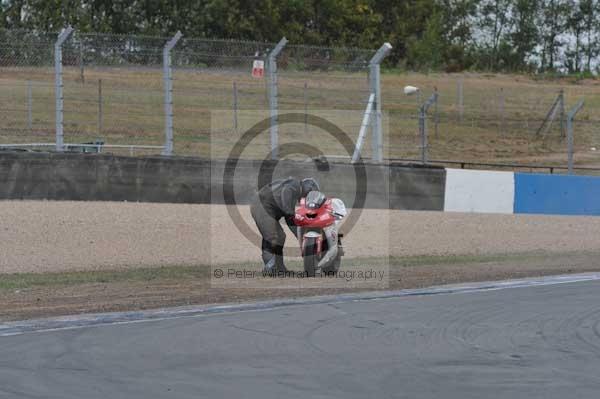 Motorcycle action photographs;Trackday digital images;donington;donington park leicestershire;donington photographs;event digital images;eventdigitalimages;no limits trackday;peter wileman photography;trackday;trackday photos