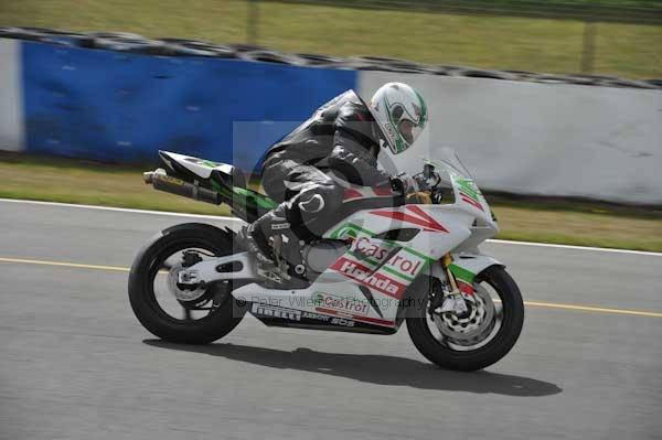 Motorcycle action photographs;Trackday digital images;donington;donington park leicestershire;donington photographs;event digital images;eventdigitalimages;no limits trackday;peter wileman photography;trackday;trackday photos