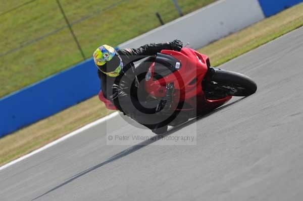 Motorcycle action photographs;Trackday digital images;donington;donington park leicestershire;donington photographs;event digital images;eventdigitalimages;no limits trackday;peter wileman photography;trackday;trackday photos