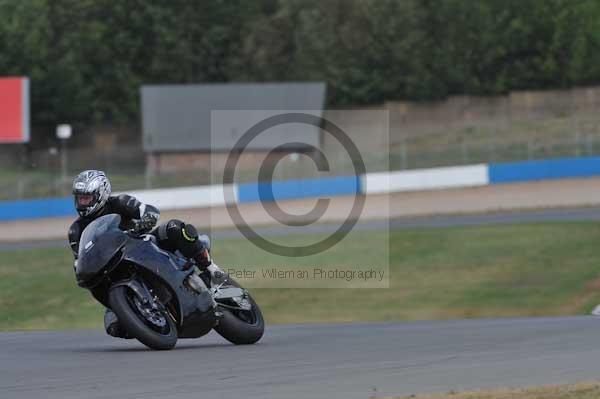 Motorcycle action photographs;Trackday digital images;donington;donington park leicestershire;donington photographs;event digital images;eventdigitalimages;no limits trackday;peter wileman photography;trackday;trackday photos