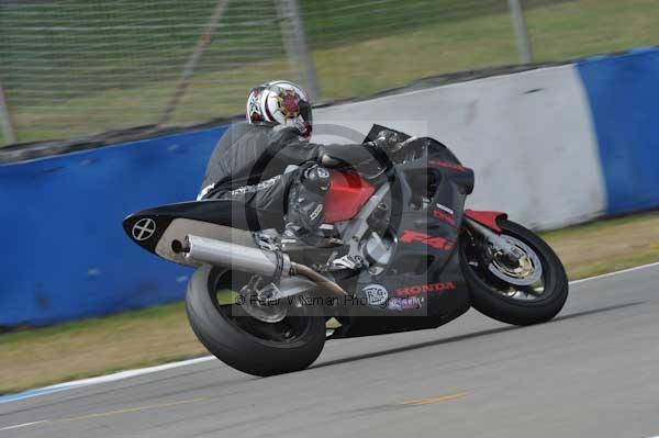 Motorcycle action photographs;Trackday digital images;donington;donington park leicestershire;donington photographs;event digital images;eventdigitalimages;no limits trackday;peter wileman photography;trackday;trackday photos