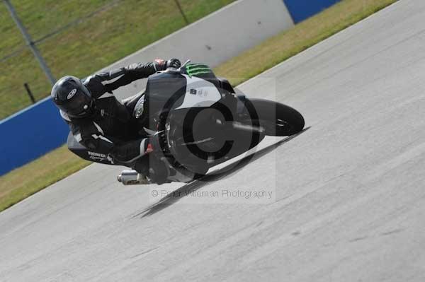 Motorcycle action photographs;Trackday digital images;donington;donington park leicestershire;donington photographs;event digital images;eventdigitalimages;no limits trackday;peter wileman photography;trackday;trackday photos