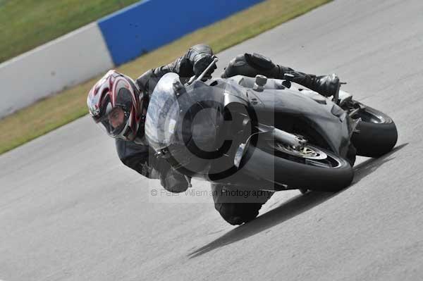Motorcycle action photographs;Trackday digital images;donington;donington park leicestershire;donington photographs;event digital images;eventdigitalimages;no limits trackday;peter wileman photography;trackday;trackday photos